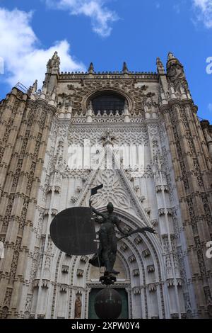 Façade de la cathédrale gothique de Séville. Banque D'Images