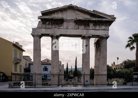 Vue de la porte d'Athéna Archétis située à l'Agora romaine, dans la vieille ville d'Athènes, au nord de l'Acropole et à l'est de l'Agora antique. Banque D'Images