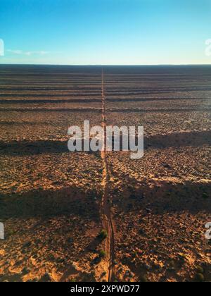 La ligne française, et les dunes parallèles, désert de Simpson, outback Australie du Sud, Australie Banque D'Images