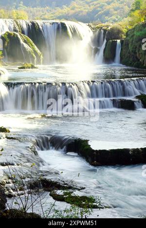 L'attraction principale du parc national Una - la cascade de Strbacki Buk. Nature de la Bosnie-Herzégovine. Banque D'Images