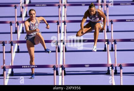 Les USA Chari Hawkins et Anna Hall lors de l'Heptathlon féminin 100m haies au stade de France le treizième jour des Jeux Olympiques de Paris 2024 en France. Date de la photo : jeudi 8 août 2024. Banque D'Images