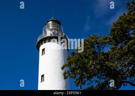 Tourisme suédois sur Öland, Suède, lundi. Sur la photo : Långe Erik area ('Tall Erik'), nom officiel Ölands norra udde, est un phare suédois construit en 1845 et situé sur une petite île, Stora Grundet, dans la baie de Grankullaviken à la pointe nord de Öland. Banque D'Images