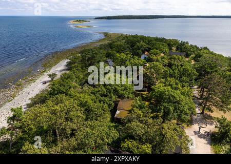 Tourisme suédois sur Öland, Suède, lundi. Sur la photo : Långe Erik area ('Tall Erik'), nom officiel Ölands norra udde, est un phare suédois construit en 1845 et situé sur une petite île, Stora Grundet, dans la baie de Grankullaviken à la pointe nord de Öland. Banque D'Images