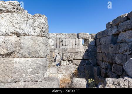 L'impressionnante forteresse d'Eleftheri, l'une des anciennes forteresses les mieux conservées de Grèce. Sa dernière phase de construction est au VIIe siècle après JC. Banque D'Images