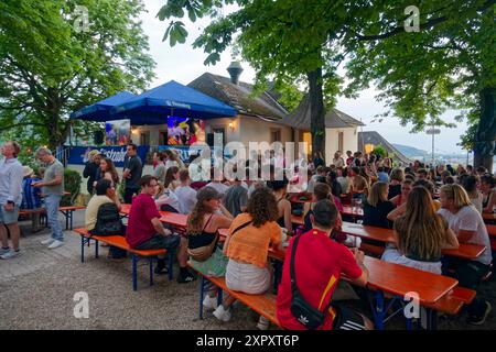 Vue publique EM 2024, Kastaniengarten auf dem Schloßberg, Biergarten, Freiburg im Breisgau, Schwarzwald, Deutschland Banque D'Images