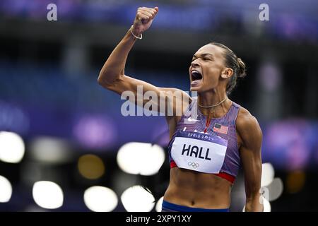 Paris, France. 08 août 2024. Anna Hall réagit lors du saut en hauteur, deuxième épreuve de l'heptathlon féminin lors de la compétition d'athlétisme des Jeux Olympiques de Paris 2024, le jeudi 08 août 2024 à Paris, France. Les Jeux de la XXXIIIe Olympiade se déroulent à Paris du 26 juillet au 11 août. La délégation belge compte 165 athlètes en compétition dans 21 sports. BELGA PHOTO JASPER JACOBS crédit : Belga News Agency/Alamy Live News Banque D'Images