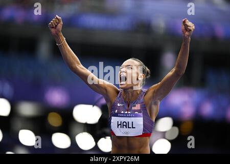 Paris, France. 08 août 2024. Anna Hall réagit lors du saut en hauteur, deuxième épreuve de l'heptathlon féminin lors de la compétition d'athlétisme des Jeux Olympiques de Paris 2024, le jeudi 08 août 2024 à Paris, France. Les Jeux de la XXXIIIe Olympiade se déroulent à Paris du 26 juillet au 11 août. La délégation belge compte 165 athlètes en compétition dans 21 sports. BELGA PHOTO JASPER JACOBS crédit : Belga News Agency/Alamy Live News Banque D'Images