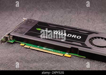 Burgas, Bulgarie - 8 août 2024 : modèle de carte graphique Nvidia Quadro K 4000. Mise au point sélective avec faible profondeur de champ. Banque D'Images