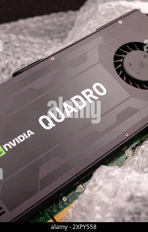 Burgas, Bulgarie - 8 août 2024 : modèle de carte graphique Nvidia Quadro K 4000. Mise au point sélective avec faible profondeur de champ. Banque D'Images