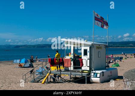 Un poste de sauveteur RNLI sur la plage d'Exmouth, Devon Banque D'Images