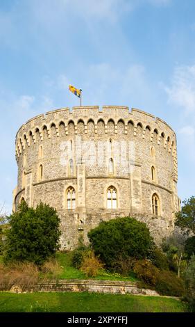 L'étalon royal au-dessus de la Tour ronde, château de Windsor, Windsor, Berkshire, Angleterre Banque D'Images