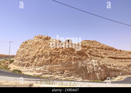 Point de vue sur l'autoroute 35 en Jordanie : barrage Mujib Moujib sur la rivière Wadi Mujib, entre les villes de Madaba et Kerak Banque D'Images