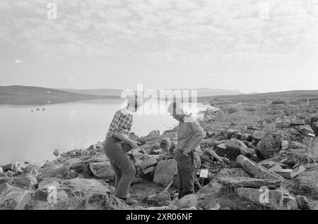 Current 34-9-1970 : sur les traces de la famille Flint. Un groupe de chercheurs mène des études environnementales approfondies sur Hardangervidda, et ils ont trouvé des traces de peuplement de l'âge de pierre. Photo : Ivar Aaserud / Aktuell / NTB ***PHOTO NON TRAITÉE*** ce texte d'image est traduit automatiquement ce texte d'image est traduit automatiquement Banque D'Images