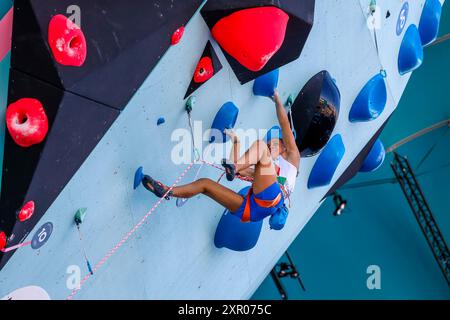 MORONI Camilla, de l'Italie escalade, Boulder féminine & Lead, première demi-finale, lors des Jeux Olympiques de Paris 2024 le 8 août 2024 au site d'escalade le Bourget Sport au Bourget, France - photo Gregory Lenormand/DPPI Media/Panoramic Credit : DPPI Media/Alamy Live News Banque D'Images