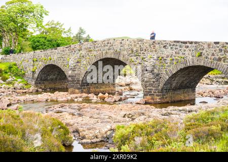 Vieux pont de Sligachan, Sligachan, île de Skye, Écosse, Royaume-Uni. Banque D'Images