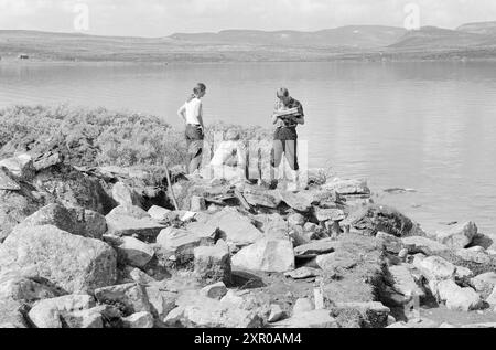 Current 34-9-1970 : sur les traces de la famille Flint. Un groupe de chercheurs mène des études environnementales approfondies sur le Hardangervidda, et ils ont découvert des traces de peuplement de l'âge de pierre. Photo : Ivar Aaserud / Aktuell / NTB ***PHOTO NON TRAITÉE*** ce texte d'image est traduit automatiquement ce texte d'image est traduit automatiquement Banque D'Images