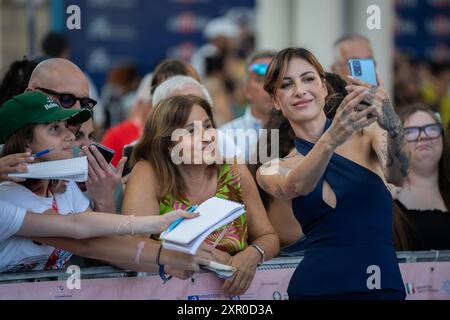 Giffoni Valle Piana, Italie. 27 juillet 2024. La conférencière italienne et show girl Ema Stokholma, assiste au Photocall au 54ème Festival du film de Giffoni 2024. (Photo par Andrea Gulí/SOPA images/SIPA USA) crédit : SIPA USA/Alamy Live News Banque D'Images