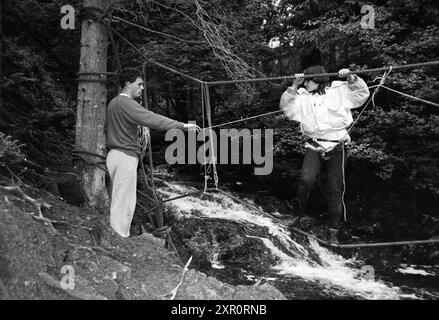 Survival tour belge. Ardennes, Survival Tour, 30-06-1985, Whizgle Dutch News : des images historiques sur mesure pour l'avenir. Explorez le passé néerlandais avec des perspectives modernes grâce à des images d'agences néerlandaises. Concilier les événements d'hier avec les perspectives de demain. Embarquez pour un voyage intemporel avec des histoires qui façonnent notre avenir. Banque D'Images