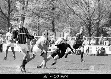 Football, Ripperda - RCH, 27-04-1996, Whizgle Dutch News : des images historiques sur mesure pour l'avenir. Explorez le passé néerlandais avec des perspectives modernes grâce à des images d'agences néerlandaises. Concilier les événements d'hier avec les perspectives de demain. Embarquez pour un voyage intemporel avec des histoires qui façonnent notre avenir. Banque D'Images