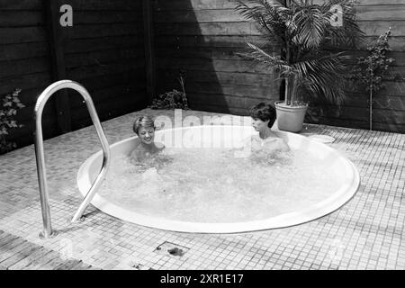 Centre de fitness Wim Witteman Zijlweg, sauna, gymnases, Haarlem, Zijlweg, 01-07-1981, Whizgle Dutch News : des images historiques sur mesure pour l'avenir. Explorez le passé néerlandais avec des perspectives modernes grâce à des images d'agences néerlandaises. Concilier les événements d'hier avec les perspectives de demain. Embarquez pour un voyage intemporel avec des histoires qui façonnent notre avenir. Banque D'Images