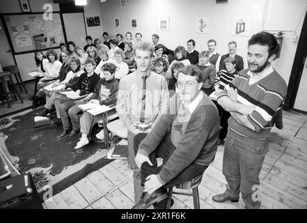 Chœur des jeunes Parochiehuis Hoofddorp, chœurs, Hoofddorp, pays-Bas, 15-03-1988, Whizgle Dutch News : des images historiques sur mesure pour l'avenir. Explorez le passé néerlandais avec des perspectives modernes grâce à des images d'agences néerlandaises. Concilier les événements d'hier avec les perspectives de demain. Embarquez pour un voyage intemporel avec des histoires qui façonnent notre avenir. Banque D'Images