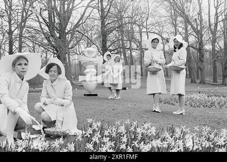 Ouverture de Keukenhof, domaine de la Fondation Keukenhof à lisse, 01-04-1971, Whizgle Dutch News : des images historiques sur mesure pour l'avenir. Explorez le passé néerlandais avec des perspectives modernes grâce à des images d'agences néerlandaises. Concilier les événements d'hier avec les perspectives de demain. Embarquez pour un voyage intemporel avec des histoires qui façonnent notre avenir. Banque D'Images