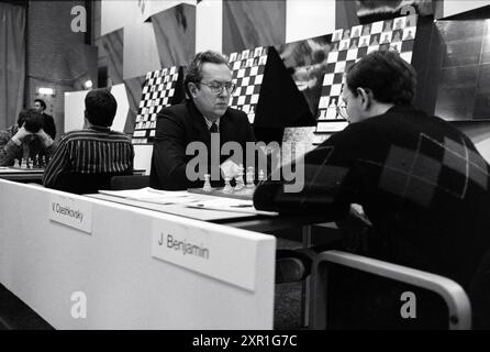 Cheskovsky-Benjamin, Blast Furnace Chess Tournament, 17-01-1989, Whizgle Dutch News : des images historiques sur mesure pour l'avenir. Explorez le passé néerlandais avec des perspectives modernes grâce à des images d'agences néerlandaises. Concilier les événements d'hier avec les perspectives de demain. Embarquez pour un voyage intemporel avec des histoires qui façonnent notre avenir. Banque D'Images