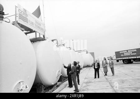 Ouverture de l'installation de la base Orca par l'ambassadeur suédois, ouverture, ouvertures, mise en service, 07-10-1986, Whizgle Dutch News : des images historiques sur mesure pour l'avenir. Explorez le passé néerlandais avec des perspectives modernes grâce à des images d'agences néerlandaises. Concilier les événements d'hier avec les perspectives de demain. Embarquez pour un voyage intemporel avec des histoires qui façonnent notre avenir. Banque D'Images