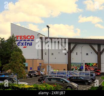 Tesco Extra Superstore / supermarché, Gabalfa, Cardiff. Prise en juillet 2024 Banque D'Images