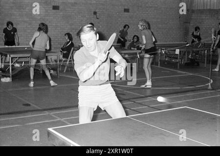 Compétitions de tennis de table, 00-00-1972, Whizgle Dutch News : des images historiques sur mesure pour l'avenir. Explorez le passé néerlandais avec des perspectives modernes grâce à des images d'agences néerlandaises. Concilier les événements d'hier avec les perspectives de demain. Embarquez pour un voyage intemporel avec des histoires qui façonnent notre avenir. Banque D'Images