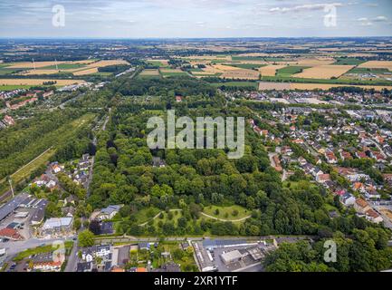 Luftbild, Osthofenfriedhof und hinten der Stadtpark, Waldgebiet Wiesen und Felder mit Fernsicht, Soest, Soester Börde, Nordrhein-Westfalen, Deutschland ACHTUNGxMINDESTHONORARx60xEURO *** vue aérienne, cimetière Osthofen et derrière le parc de la ville, prairies forestières et champs avec vue lointaine, Soest, Soester Börde, Rhénanie du Nord-Westphalie, Allemagne Banque D'Images