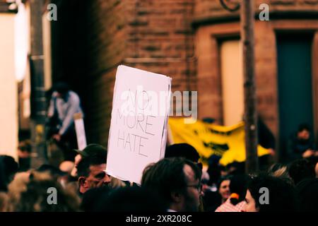 Marche pacifique antiraciste pour protéger Asylum Link à Liverpool le 7 août 2024 Banque D'Images