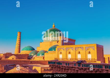 Vue du complexe architectural du mausolée de Pakhlavan Mahmud. Khiva, Ouzbékistan - 16 juillet 2024. Banque D'Images