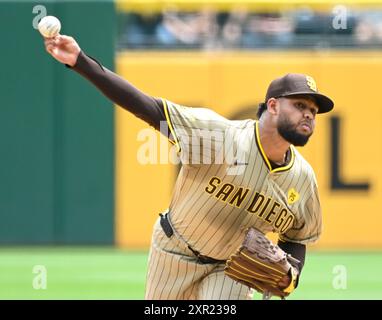 Pittsburgh, États-Unis. 08 août 2024. Randy Vásquez (98), lanceur des Padres de San Diego, débute contre les Pirates de Pittsburgh au PNC Park le jeudi 8 août 2024 à Pittsburgh. Photo par Archie Carpenter/UPI crédit : UPI/Alamy Live News Banque D'Images