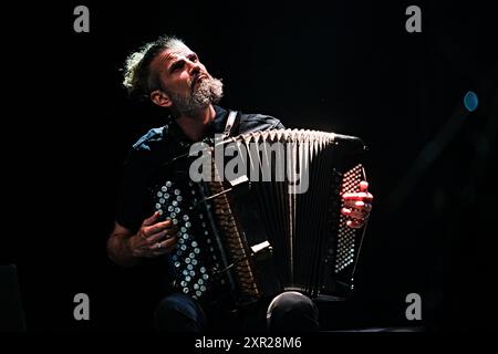 Brno, République tchèque. 08 août 2024. L'accordéoniste français Vincent Peirani se produit avec Jokers Project au festival Marathon Music Brno à Brno, en République tchèque, le 8 août 2024. Crédit : Patrik Uhlir/CTK photo/Alamy Live News Banque D'Images