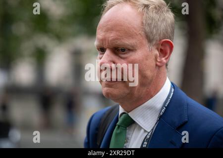 Londres, Royaume-Uni. 8 août 2024. Les participants à la réunion COBRA arrivent au bureau du Cabinet, 70 Whitehall London UK Sir Matthew Rycroft, secrétaire permanent au Home Office, crédit : Ian Davidson/Alamy Live News Banque D'Images