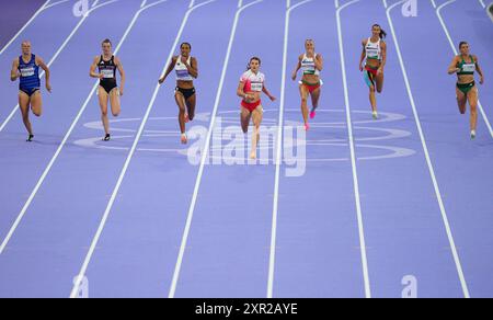 Paris, France. 8 août 2024. Saga Vanninen (Finlande), Jade O'Dowda (Grande-Bretagne), Nafissatou Thiam (Belgique), Adrianna Sulek-Schubert (Pologne), Xenia Krizsan (Hongrie), Rita Nemes (Hongrie) et Kate O'Connor (Irlande) participent à l'heptathlon féminin d'athlétisme sur 200 m aux Jeux Olympiques de Paris 2024, en France, le 8 août, 2024. Crédit : Xu Chang/Xinhua/Alamy Live News Banque D'Images