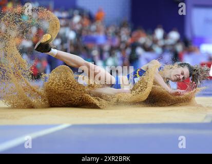 Paris, France. 8 août 2024. La roumaine Alina Rotaru-Kottmann participe à la finale féminine de saut en longueur d'athlétisme aux Jeux Olympiques de Paris 2024 à Paris, France, le 8 août 2024. Crédit : Li Ming/Xinhua/Alamy Live News Banque D'Images