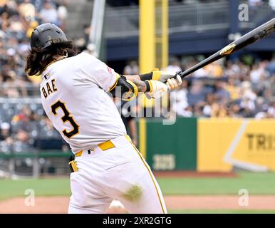 Pittsburgh, États-Unis. 08 août 2024. Pittsburgh Pirates outfielder Ji Hwan Bae (3) simple en sixième manche contre les Padres de San Diego au PNC Park le jeudi 8 août 2024 à Pittsburgh. Photo par Archie Carpenter/UPI crédit : UPI/Alamy Live News Banque D'Images