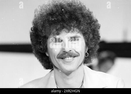 Portraits Robert long, Robert long, 20-01-1977','04-03-1977','08-04-1980','03-10-1981, Whizgle Dutch News : des images historiques sur mesure pour l'avenir. Explorez le passé néerlandais avec des perspectives modernes grâce à des images d'agences néerlandaises. Concilier les événements d'hier avec les perspectives de demain. Embarquez pour un voyage intemporel avec des histoires qui façonnent notre avenir. Banque D'Images
