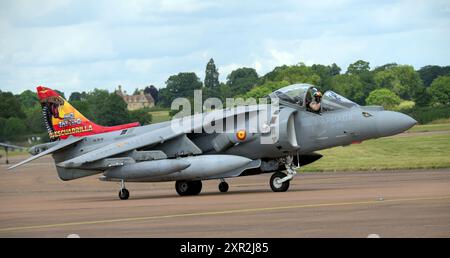 Marine espagnole, McDonnell Douglas AV-8B Harrier II, à son arrivée au Royal International Air Tattoo 2024 Banque D'Images