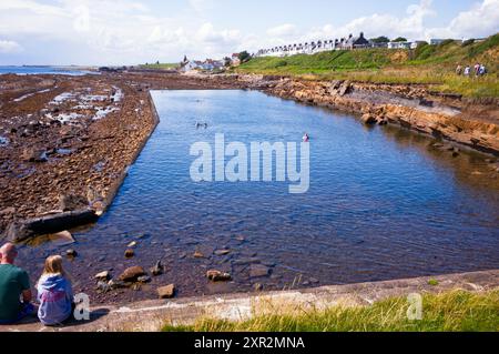 Le lido d'eau de mer en plein air à St Monans sur la côte Banque D'Images