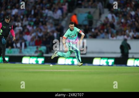 Londres, Royaume-Uni. 08 août 2024. Nathan Sowter de Oval Invincibles Fieldsvlors du Hundred match Oval Invincibles vs Southern Brave au Kia Oval, Londres, Royaume-Uni, 8 août 2024 (photo par Izzy Poles/News images) à Londres, Royaume-Uni le 8/8/2024. (Photo par Izzy Poles/News images/SIPA USA) crédit : SIPA USA/Alamy Live News Banque D'Images