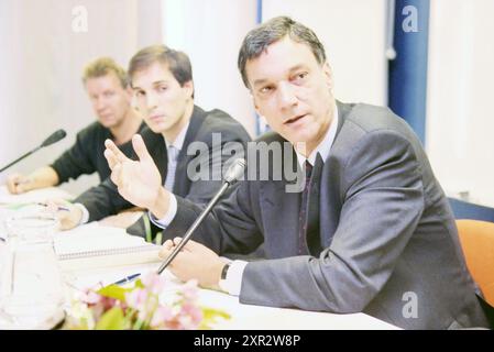 KPN COR Meeting + Président du Conseil d'administration, 16-09-1999, Whizgle Dutch News : des images historiques sur mesure pour l'avenir. Explorez le passé néerlandais avec des perspectives modernes grâce à des images d'agences néerlandaises. Concilier les événements d'hier avec les perspectives de demain. Embarquez pour un voyage intemporel avec des histoires qui façonnent notre avenir. Banque D'Images