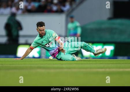 Londres, Royaume-Uni. 08 août 2024. Nathan Sowter de Oval Invincibles Fieldsvlors du Hundred match Oval Invincibles vs Southern Brave au Kia Oval, Londres, Royaume-Uni, 8 août 2024 (photo par Izzy Poles/News images) à Londres, Royaume-Uni le 8/8/2024. (Photo par Izzy Poles/News images/SIPA USA) crédit : SIPA USA/Alamy Live News Banque D'Images