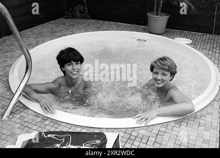Centre de fitness Wim Witteman Zijlweg, sauna, gymnases, Haarlem, Zijlweg, 01-07-1981, Whizgle Dutch News : des images historiques sur mesure pour l'avenir. Explorez le passé néerlandais avec des perspectives modernes grâce à des images d'agences néerlandaises. Concilier les événements d'hier avec les perspectives de demain. Embarquez pour un voyage intemporel avec des histoires qui façonnent notre avenir. Banque D'Images