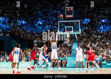 Paris, France. 08 août 2024. Victor Wembanyama ( 32 - France), basket-ball, demi-finale masculine aux Jeux Olympiques de Paris 2024 le 8 août 2024 au Bercy Arena à Paris, France - photo Baptiste Autissier/Panoramic/DPPI Media Credit : DPPI Media/Alamy Live News Banque D'Images