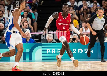 Paris, France. 08 août 2024. Dennis Schroder ( 17 - Allemagne), basket-ball, demi-finale masculine lors des Jeux Olympiques de Paris 2024 le 8 août 2024 à Bercy Arena à Paris, France - photo Baptiste Autissier/Panoramic/DPPI Media Credit : DPPI Media/Alamy Live News Banque D'Images