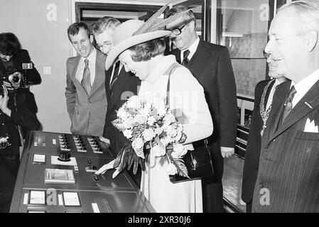 Ouverture de la station de pompage à mi-chemin par SAR la Princesse Beatrix, réceptions royales et visites royales, ouverture, ouvertures, mise en service, station de pompage à vapeur et station de pompage à vapeur, 23-11-1977, Whizgle Dutch News : images historiques adaptées pour l'avenir. Explorez le passé néerlandais avec des perspectives modernes grâce à des images d'agences néerlandaises. Concilier les événements d'hier avec les perspectives de demain. Embarquez pour un voyage intemporel avec des histoires qui façonnent notre avenir. Banque D'Images