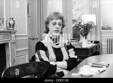 MRS de Boer député NH, exécutif provincial, 28-01-1988, Whizgle Dutch News : des images historiques sur mesure pour l'avenir. Explorez le passé néerlandais avec des perspectives modernes grâce à des images d'agences néerlandaises. Concilier les événements d'hier avec les perspectives de demain. Embarquez pour un voyage intemporel avec des histoires qui façonnent notre avenir. Banque D'Images